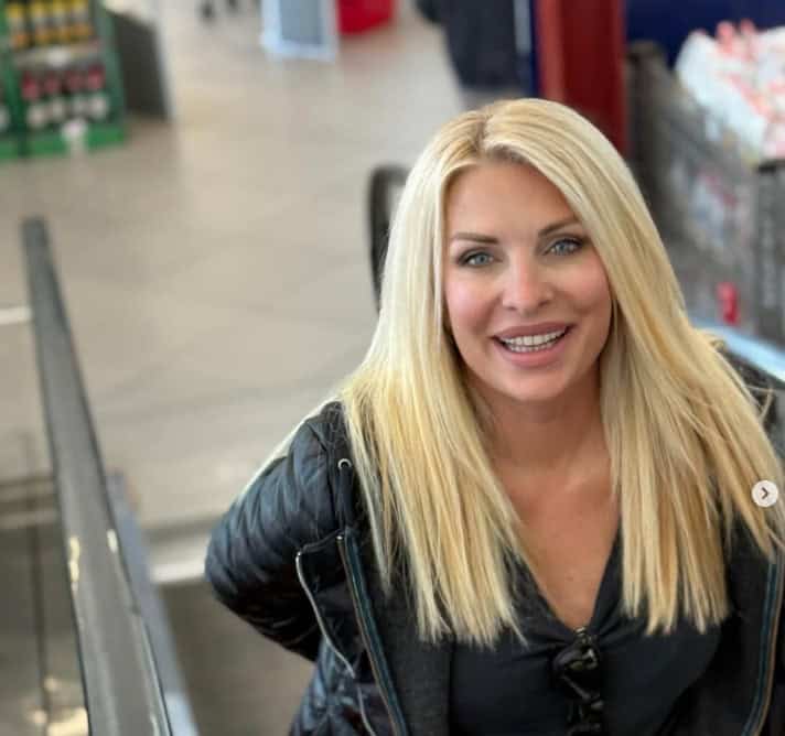 Ελένη Μενεγάκη:  Δώρισε 61 βιβλία στη Δημοτική Βιβλιοθήκη Ελασσόνας