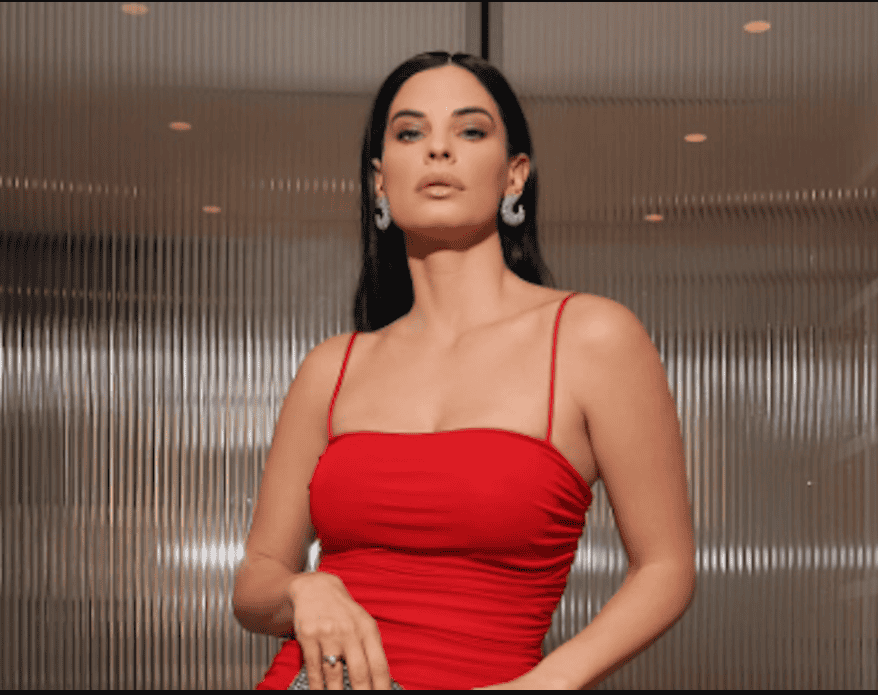 Χριστίνα Μπόμπα: “Δεν είναι πάντα εύκολο να βρεις την ισορροπία ανάμεσα στην επαγγελματική και την προσωπική ζωή”