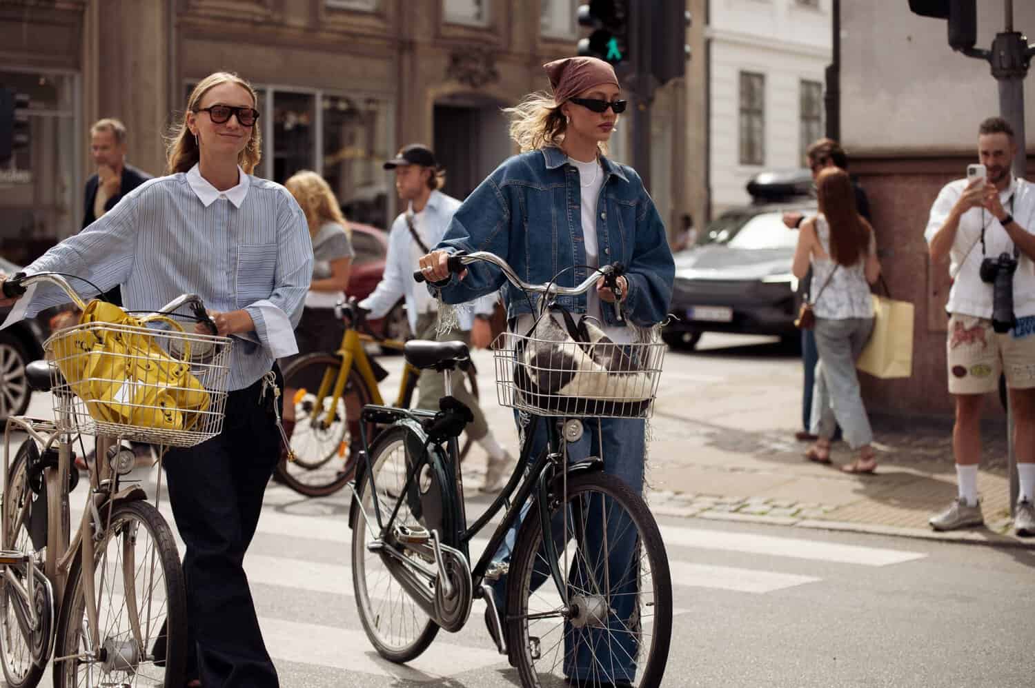 7 κομψά σύνολα που θα φοράμε όλον το μήνα