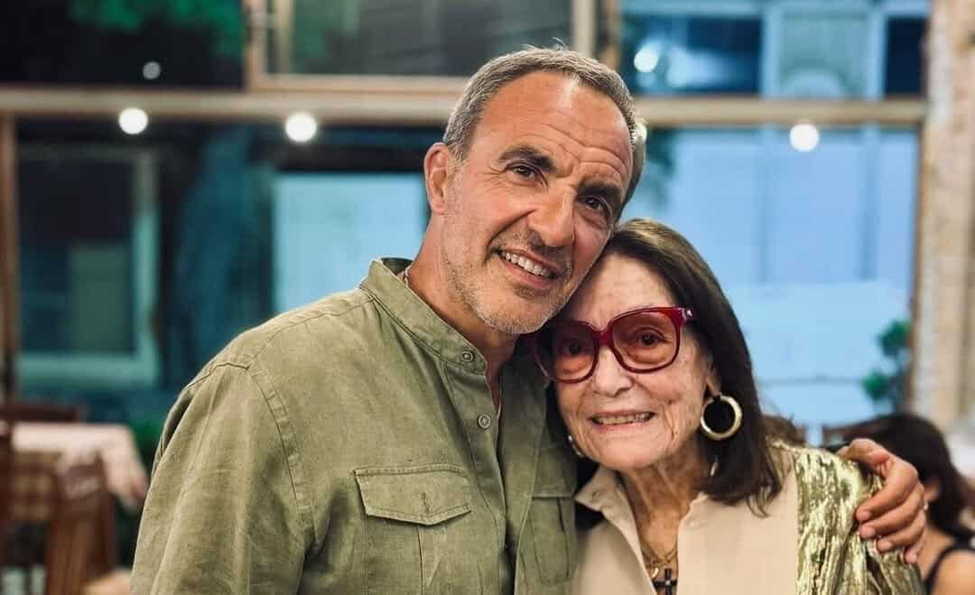 Νάνα Μούσχουρη και Νίκος Αλιάγας στα Βλάχικα της Βάρης