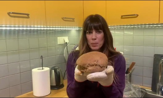 Μυρτώ Αλικάκη: Ψωμί ολικής άλεσης, εύκολο, γρήγορο, από τα χεράκια της!