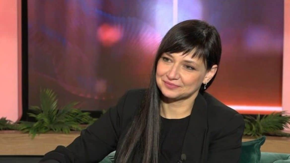 Αθηναΐς Νέγκα: Η επιστροφή του «Καλύτερα Αργά» και η συγκλονιστική συνέντευξη της Καλογήρου