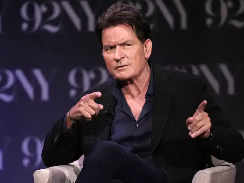 Τσάρλι Σιν: “Έκανα τόσο πολλή χρήση ναρκωτικών που τα καρτέλ νόμιζαν πως είμαι έμπορος και με έκοψαν”