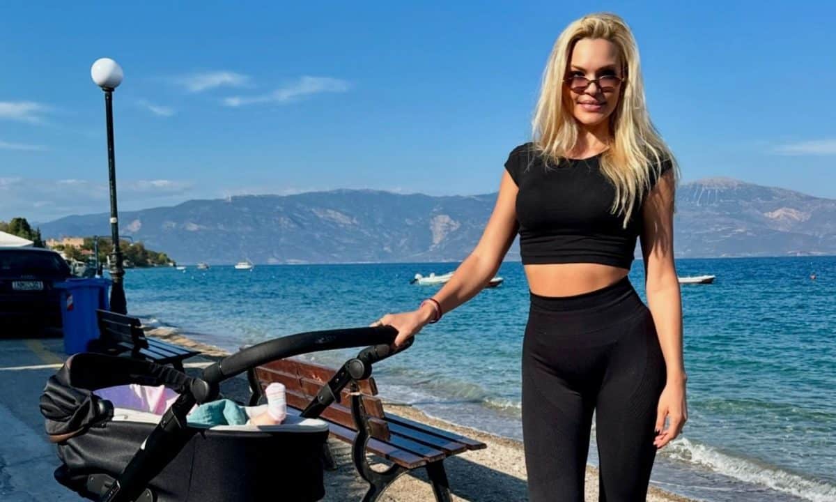 Βίκυ Κάβουρα- Γιώργος Τζαβέλλας: Πρώτα βήματα και ατελείωτα χαμόγελα με την κόρη τους