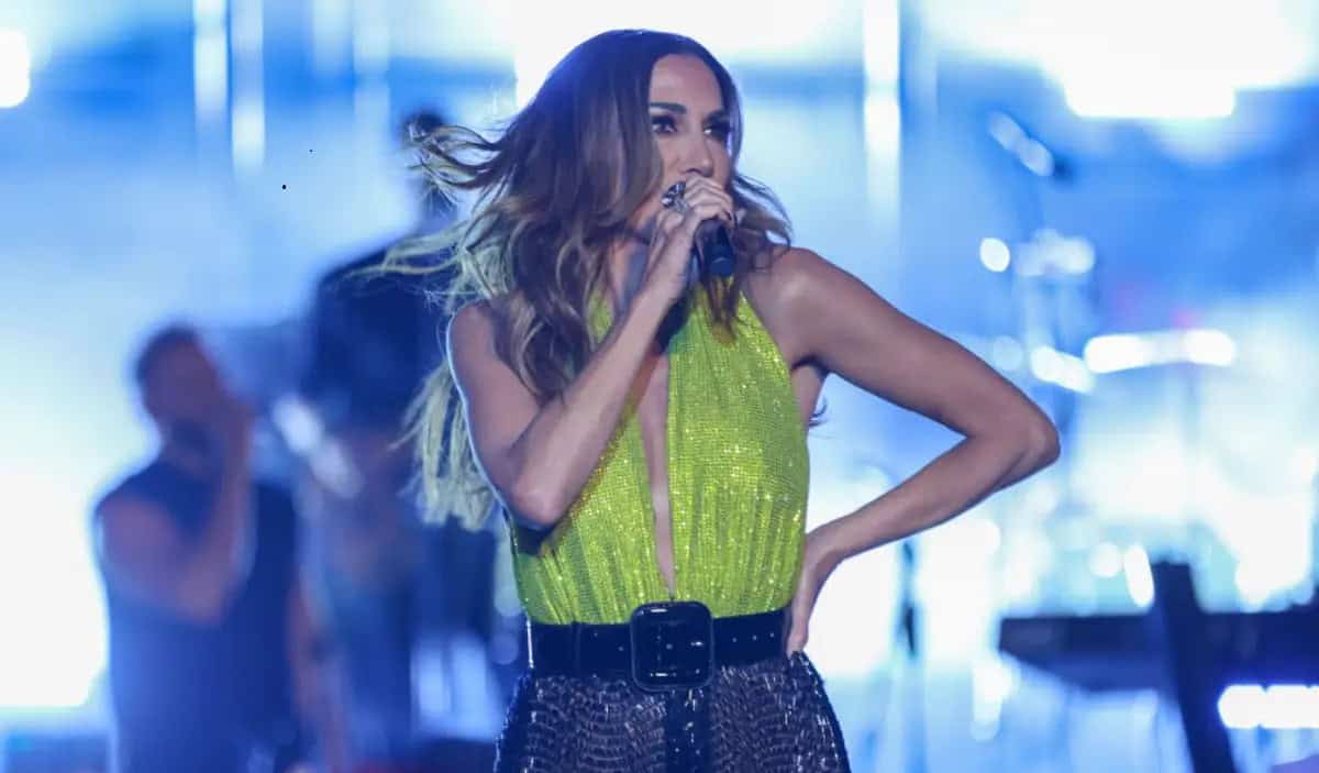 Δέσποινα Βανδή: Χωρίς Βασίλη Μπισμπίκη η πρεμιέρα της στη Θεσσαλονίκη – Γιατί απουσίαζε ο σύντροφός της;