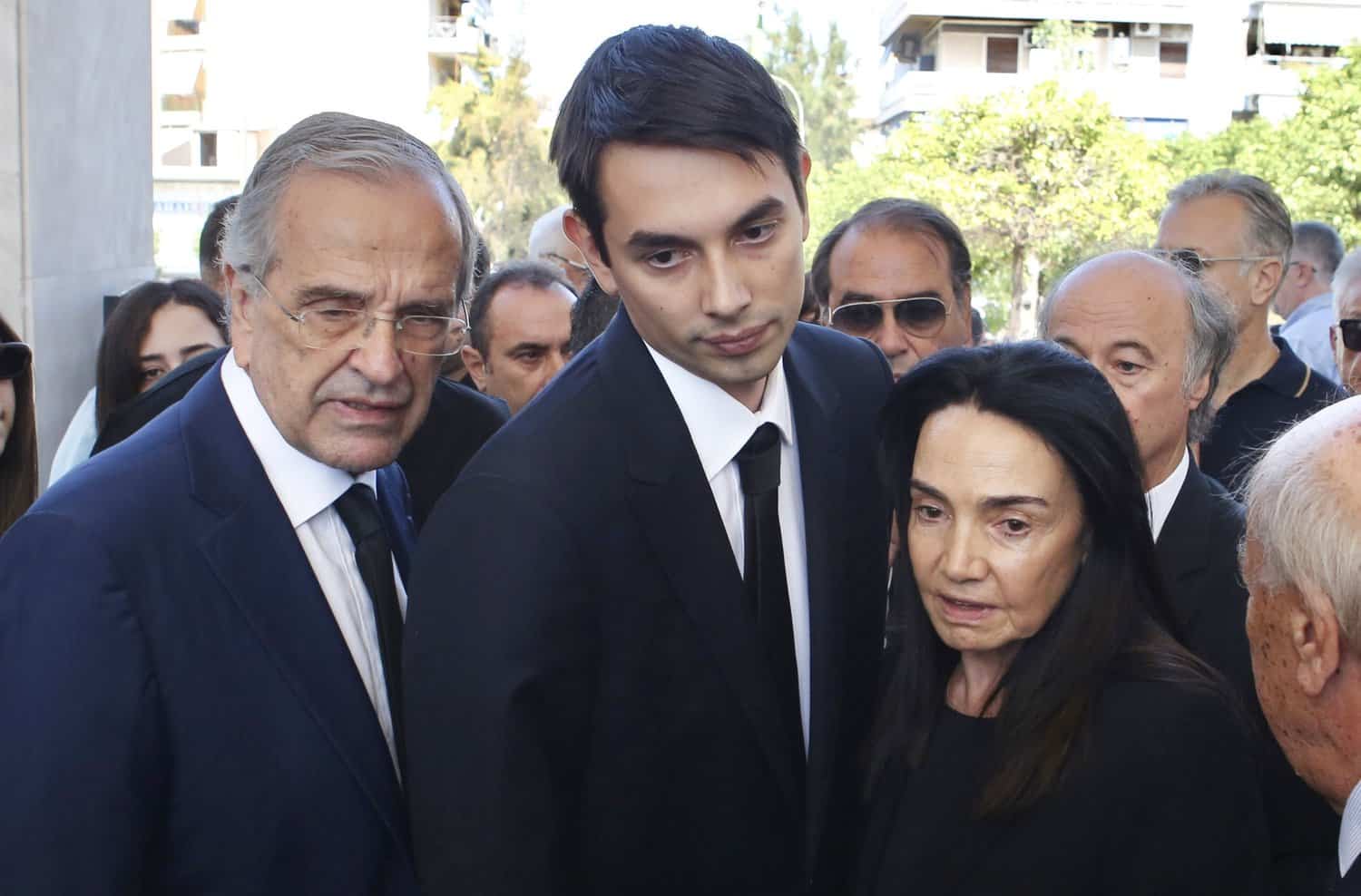 Λένα Σαμαρά: Θλίψη στο μνημόσυνο σαράντα ημερών από τον ξαφνικό θάνατό της!
