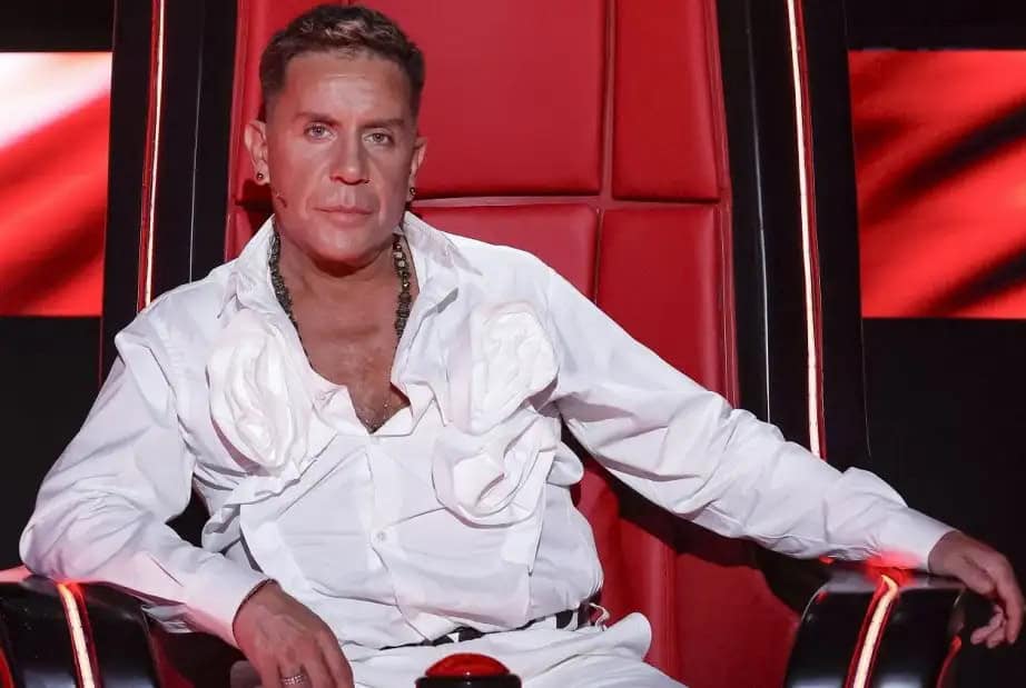 «The Voice»: Πανδαιμόνιο στην είσοδο του Μαζωνάκη – Το «γαλλικό» on air και οι αγκαλιές στο πλατό!