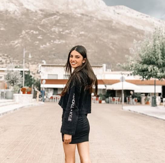 Ιφιγένεια Τζόλα: Tips για ίσια μαλλιά χωρίς κόπο!
