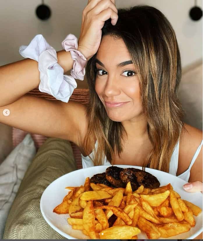 Πηνελόπη Πλάκα: Μπαίνει στην κουζίνα για να μας φτιάξει τα πιο αφράτα μπιφτέκια