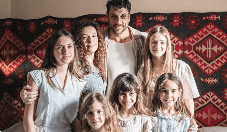 Το σπίτι δίπλα στο ποτάμι: Πήρε φωτιά το twitter από τον “θάνατο” του Γιώργου Χρυσοστόμου!