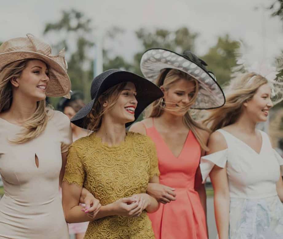 Ντύσιμο για καλεσμένη σε γάμο: 5 ιδέες που θα σε κάνουν να ξεχωρίσεις