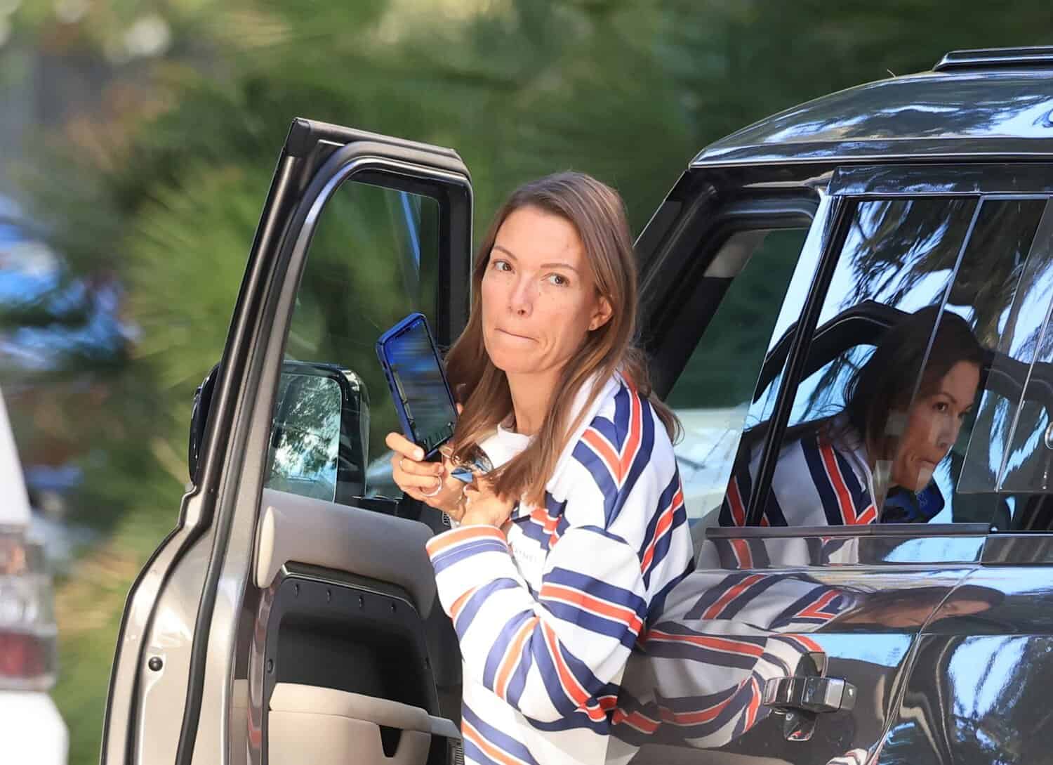 Βίκυ Καγιά: Paparazzi! Με το τεράστιο τζιπ της στην Γλυφάδα!