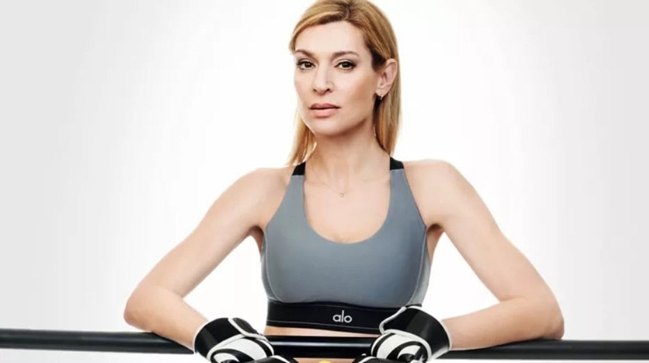 «Δυνατοί κοιλιακοί»: Η άσκηση-θαύμα που κάνει η Ζέτα Δούκα και έχει ξετρελάνει τις γυναίκες