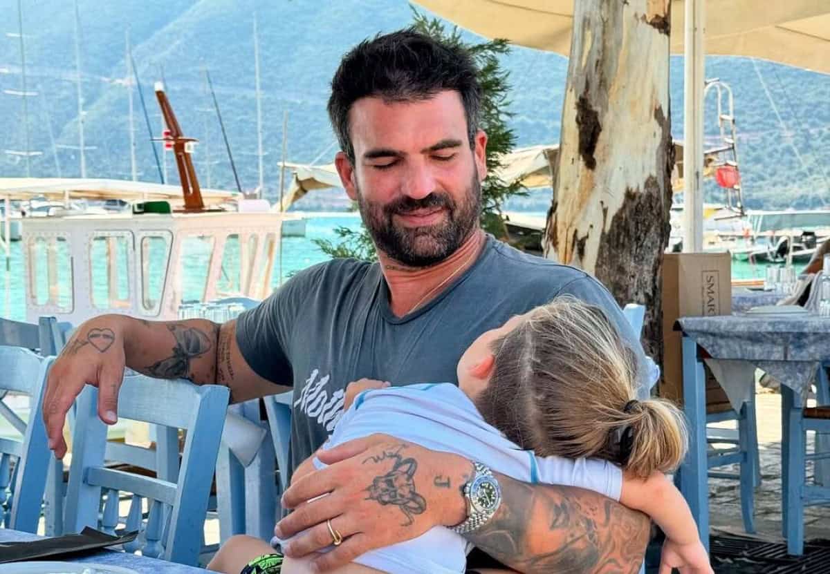 Δημήτρης Αλεξάνδρου: Τρυφερές στιγμές με τον γιο του, Πάρη – «Με διάθεση πάμε σχολείο!»