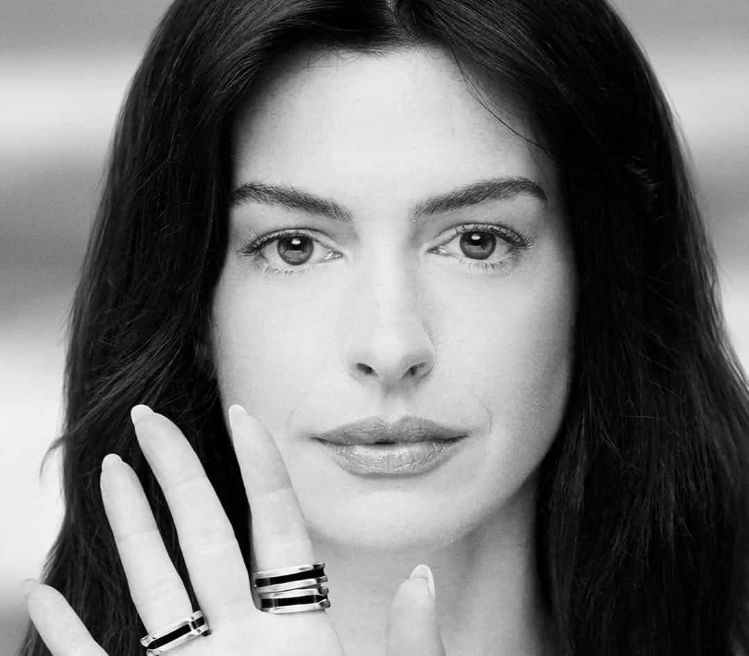 Η Άν Χάθαγουεϊ είναι το απόλυτο fashion inspo για το φθινόπωρο και δείχνει πώς να ντύνεσαι με στυλ χωρίς υπερβολές