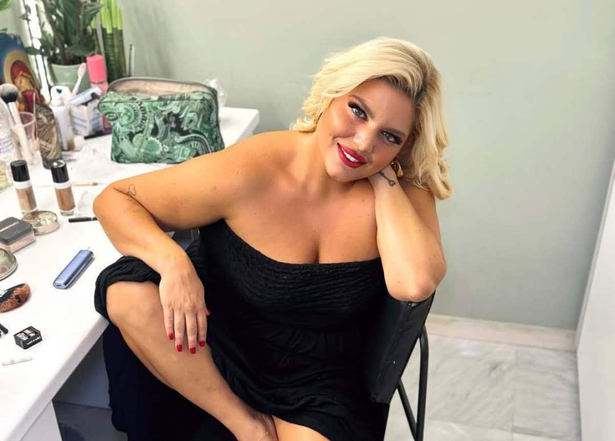 Η Δανάη Μπάρκα είπε «αντίο» στο ξανθό – Πήγε για καφέ και βγήκε… με άλλο μαλλί!