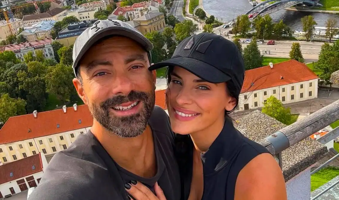 Χριστίνα Μπόμπα – Σάκης Τανιμανίδης: Σαββατοκύριακο στις Σπέτσες με τα κορίτσια τους