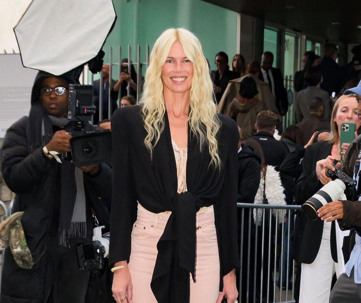 Think Pink: Η Κλόντια Σίφερ κάνει comeback με τον πιο κομψό τρόπο!