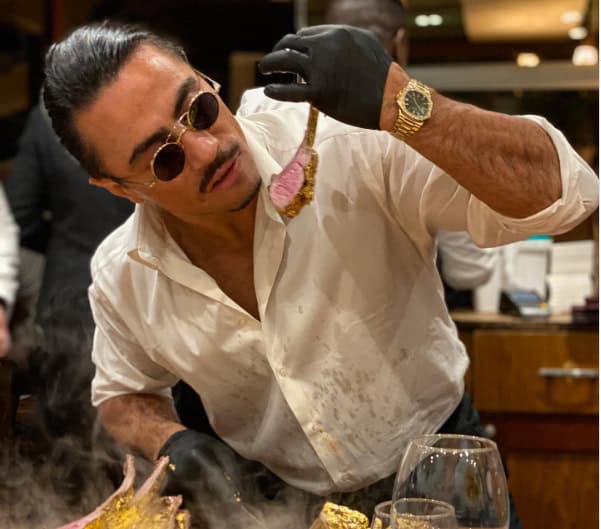 Salt Bae: Από viral φαινόμενο σε επιχειρηματικό ναυάγιο – Η πτώση της αυτοκρατορίας της μπριζόλας