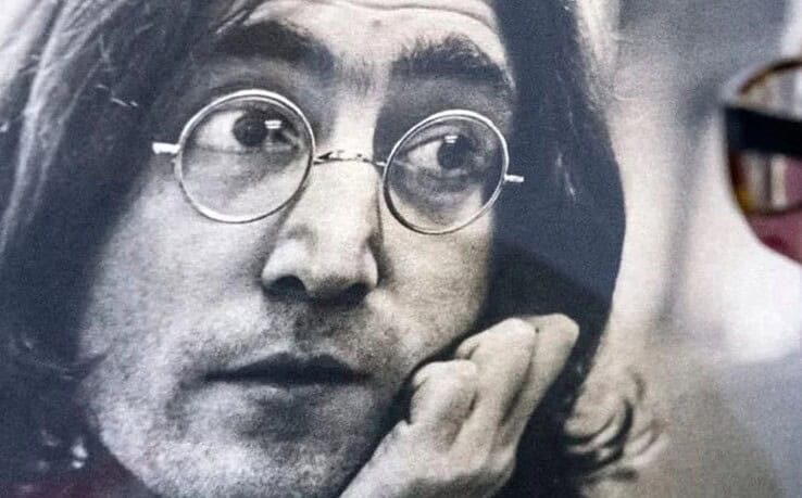 Τζον Λένον: Η διαδρομή του θρύλου των «Beatles» – Ο θάνατος που τον σημάδεψε, η παγκόσμια επιτυχία και το απρόσμενο τέλος