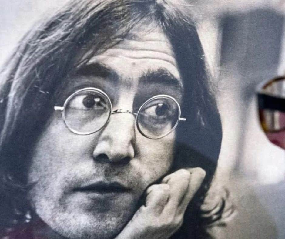 Τζον Λένον: Η διαδρομή του θρύλου των «Beatles» – Ο θάνατος που τον σημάδεψε, η παγκόσμια επιτυχία και το απρόσμενο τέλος