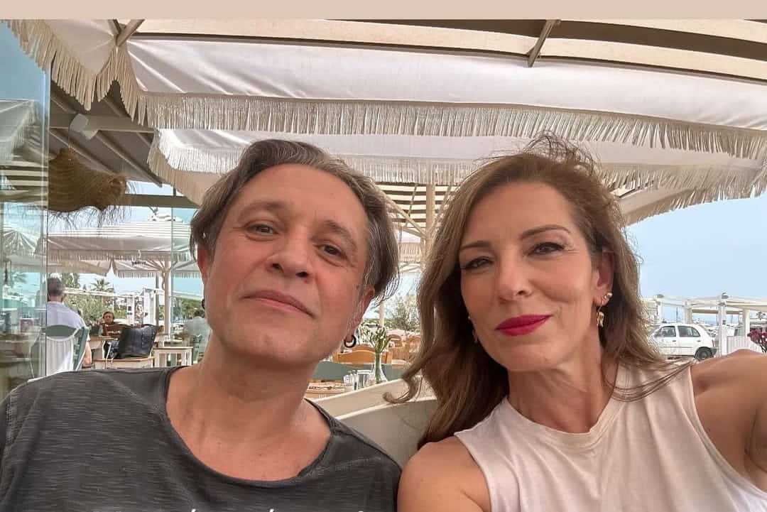 Αιμίλιος Χειλάκης: «Αν χαθεί ο θαυμασμός, πρέπει να χτυπήσουν καμπανάκια» – Το μυστικό πίσω από τον έρωτά του με την Αθηνά Μαξίμου