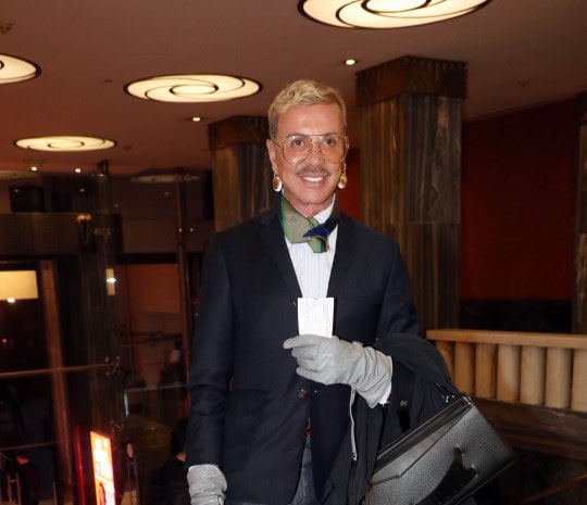 Λάκης Γαβαλάς: Kόλαφος για την υιοθεσία μέσω παρένθετης μητέρας- «Είμαι αντίθετος όταν μέσα στη μητρότητα μπαίνει το εμπόριο»