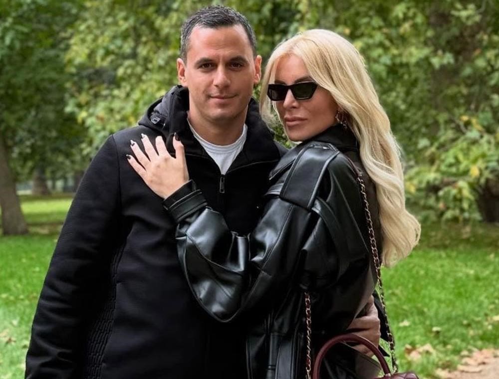 Κατερίνα Καινούργιου & Παναγιώτης Κουτσουμπής: Ένα τρυφερό φιλί στη σαββατιάτικη βόλτα τους (ΦΩΤΟ)