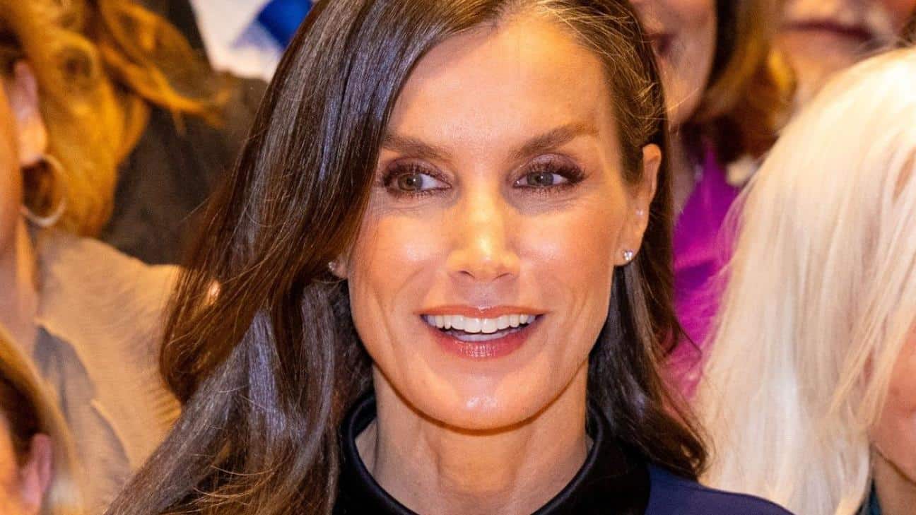 Βασίλισσα Λετίθια:  Διαχρονικά  κομψή κλέβει τις εντυπώσεις