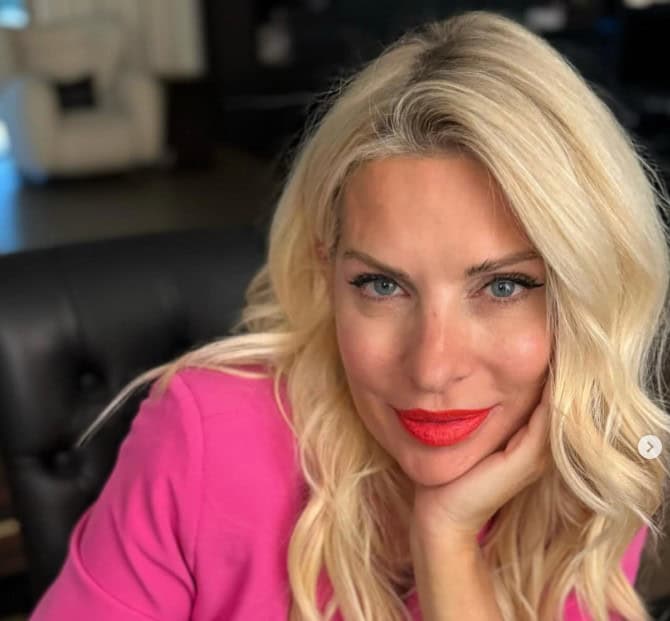 Ελένη Μενεγάκη: Αυτό είναι το μυστικό της για «ζουμερά» και εντυπωσιακά χείλη