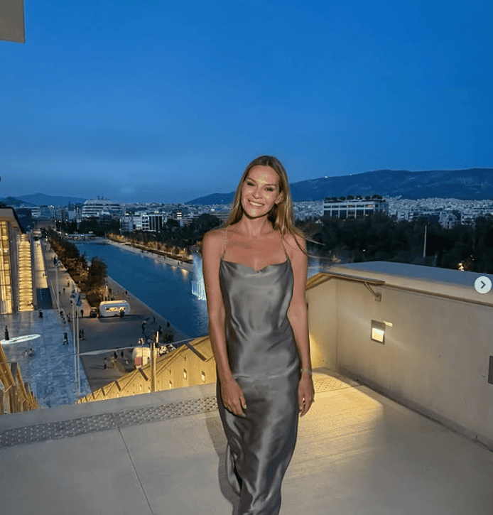 Υβόννη Μπόσνιακ: Το μυστικό ομορφιάς που ακολουθεί πιστά για πορσελάνινο δέρμα