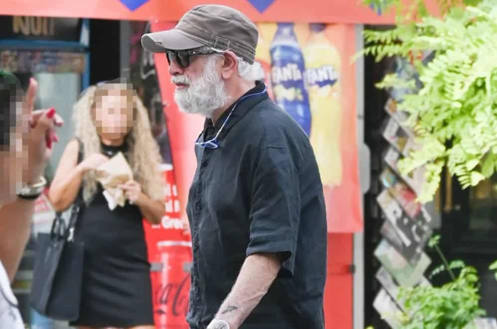 Πέτρος Φιλιππίδης: Αγνώριστος στο κέντρο της Αθήνας. Δείτε φωτογραφίες