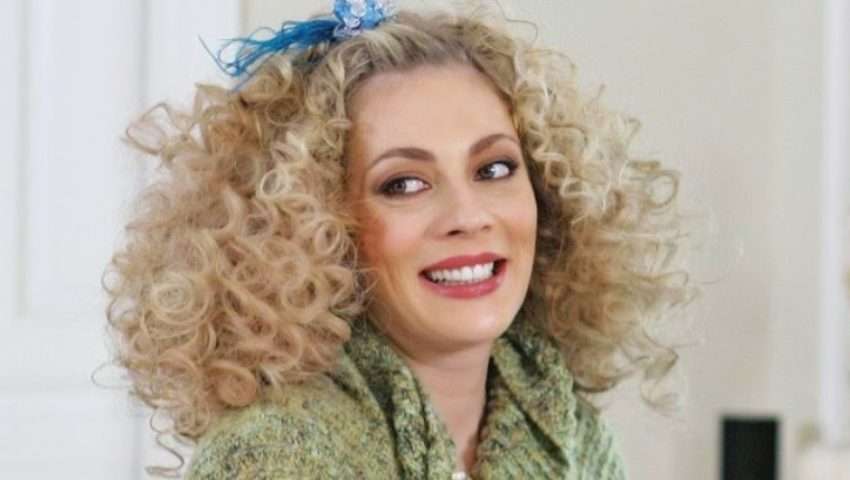 Στο «Παρά Πέντε»: Η μεγάλη αλλαγή στη ζωή της Ντάλιας! Από τα σαλόνια στα… αλώνια!