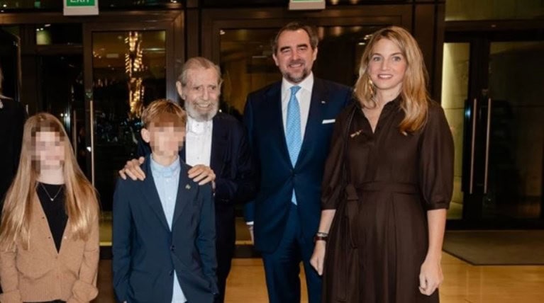 Χρυσή Βαρδινογιάννη: Οικογενειακή έξοδος στο Μέγαρο Μουσικής με τον πατέρα, τα παιδιά της και τον Νικόλαο Ντε Γκρες