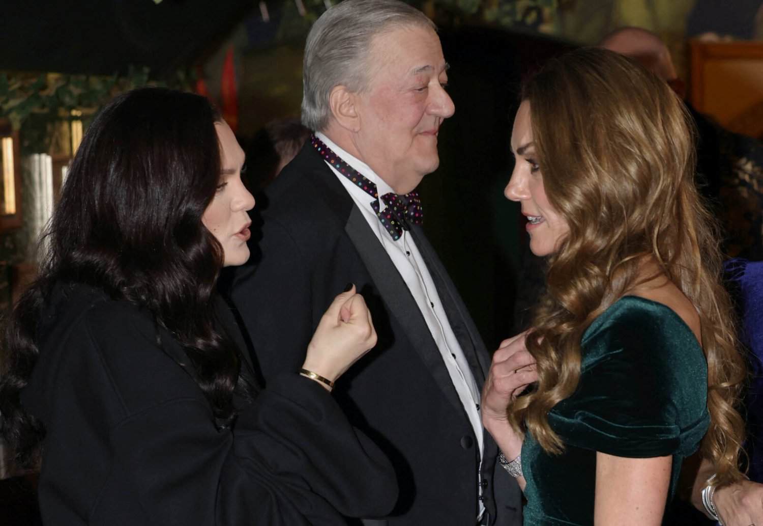 Κέιτ Μίντλετον & Jessie J: Μια δυνατή αγκαλιά και ένα μήνυμα ελπίδας στη μάχη με τον καρκίνο (photos)