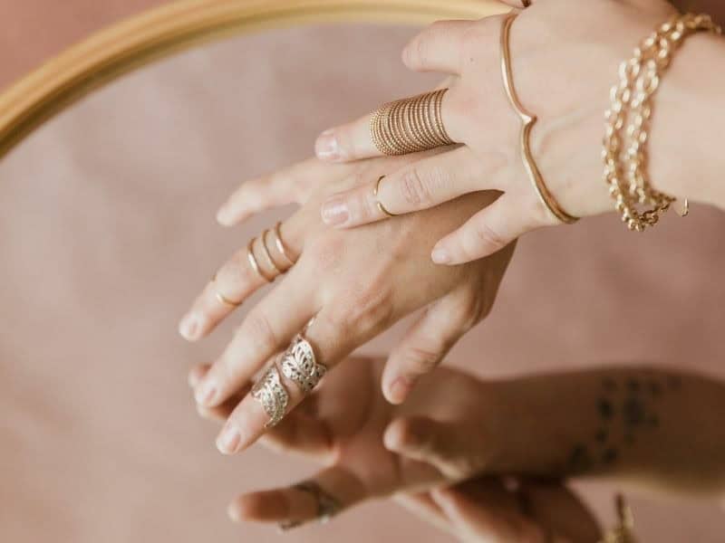 Κοσμήματα: Οι πιο τολμηρές τάσεις του χειμώνα που αλλάζουν το παιχνίδι των εντυπώσεων