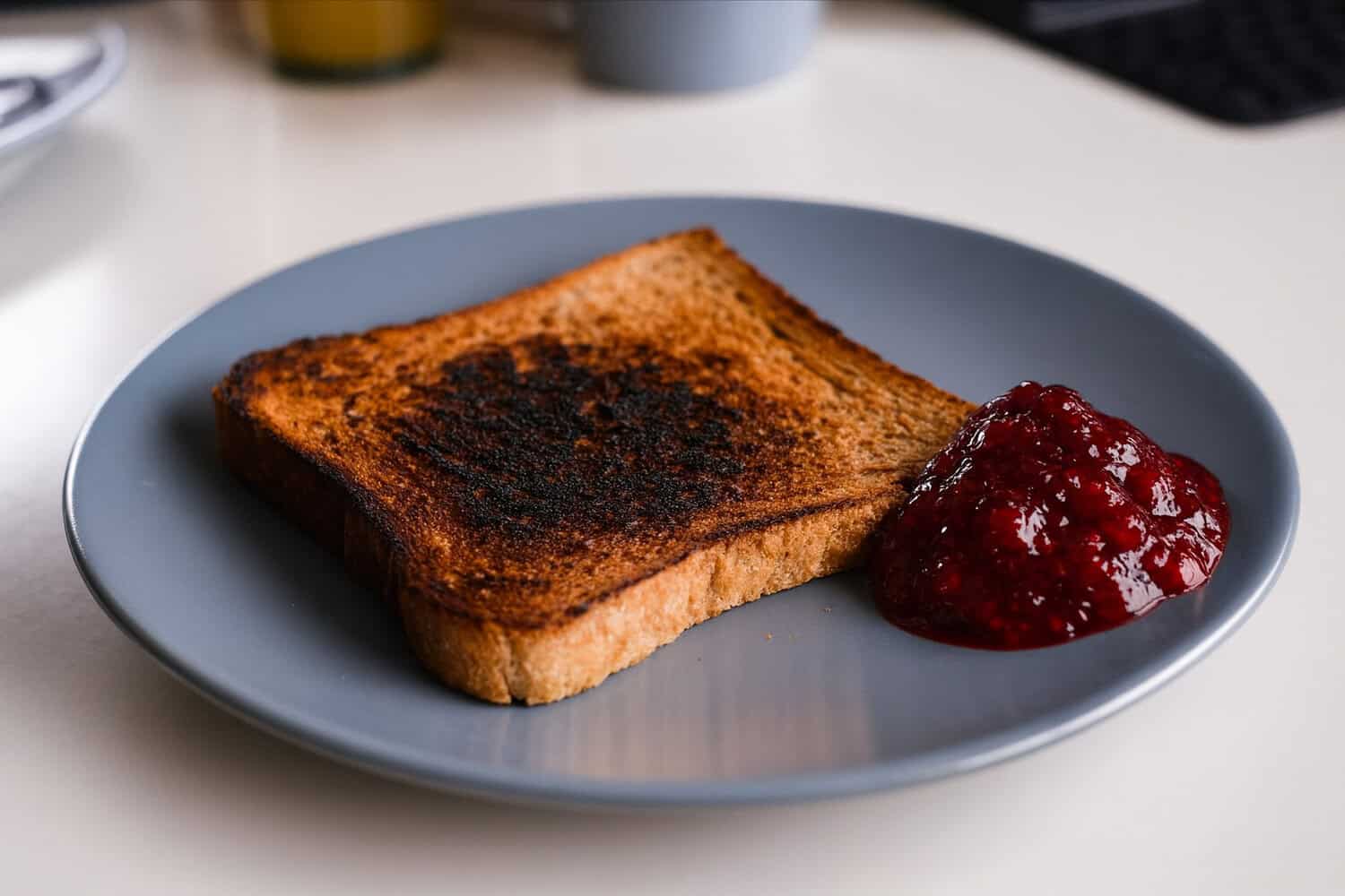 Ξεροψημένο ψωμί: Γιατί είναι κακό για την υγεία