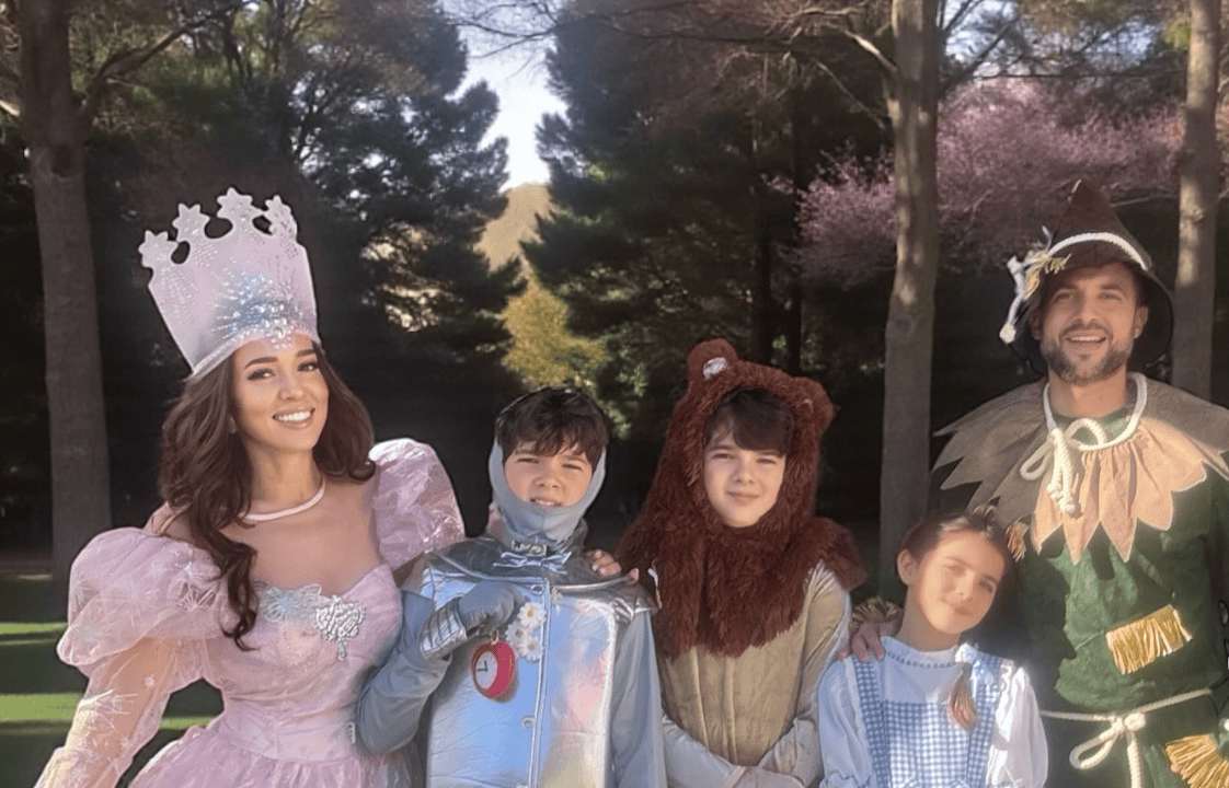 Καλομοίρα: Οι μεταμφιέσεις της οικογένειας της για το Halloween