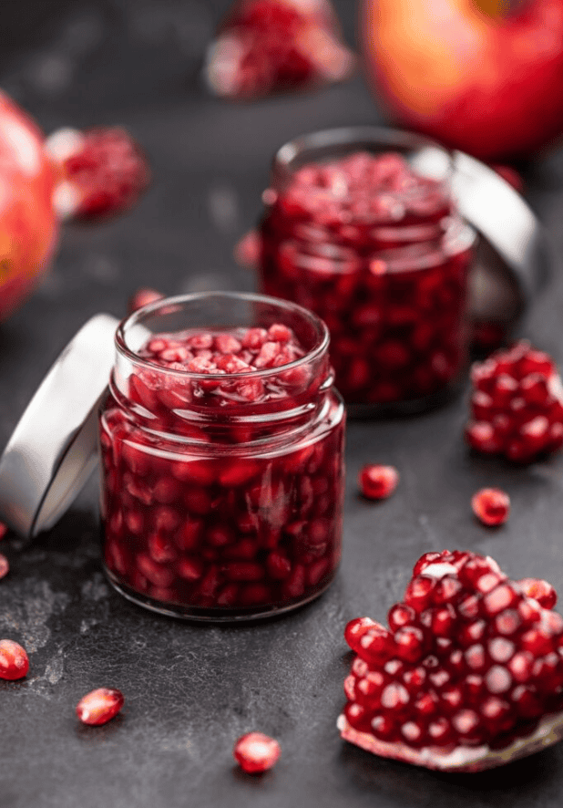 Μαρμελάδα ρόδι όπως τη φτιάχνουμε στο σπίτι: ρουμπινένια, πικάντικη, με χαρακτήρα