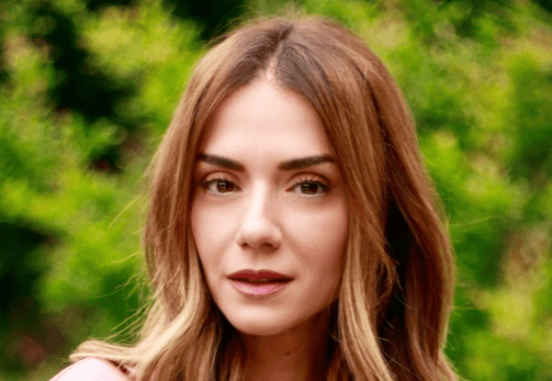 Βάσω Λασκαράκη: Έκανε… πρεμιέρα στο σαλόνι της – Έτσι γιόρτασε το «Σόι σου» στο σπίτι της!