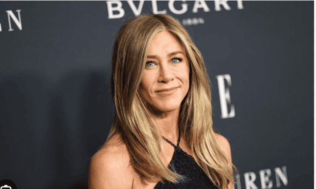 Τζένιφερ Άνιστον: Εντυπωσίασε στο φετινό «ELLE Women in Hollywood» – Εκθαμβωτική με μαύρο sleek φόρεμα