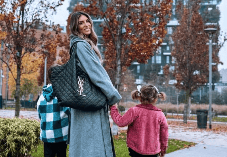 Αθηνά Οικονομάκου: Εντυπωσιακή και σικ στο Μιλάνο με τσάντα YSL