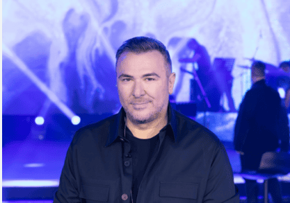 Αντώνης Ρέμος: Το ανεπιτήδευτο χιούμορ και η ατάκα του για την Κίμπερλι Γκίλφοϊλ που έγινε viral