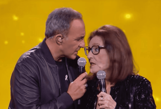 Νάνα Μούσχουρη: Ερμήνευσε το «Χάρτινο το φεγγαράκι» με τον Νίκο Αλιάγα – «Οι φωνές μας για όλες»