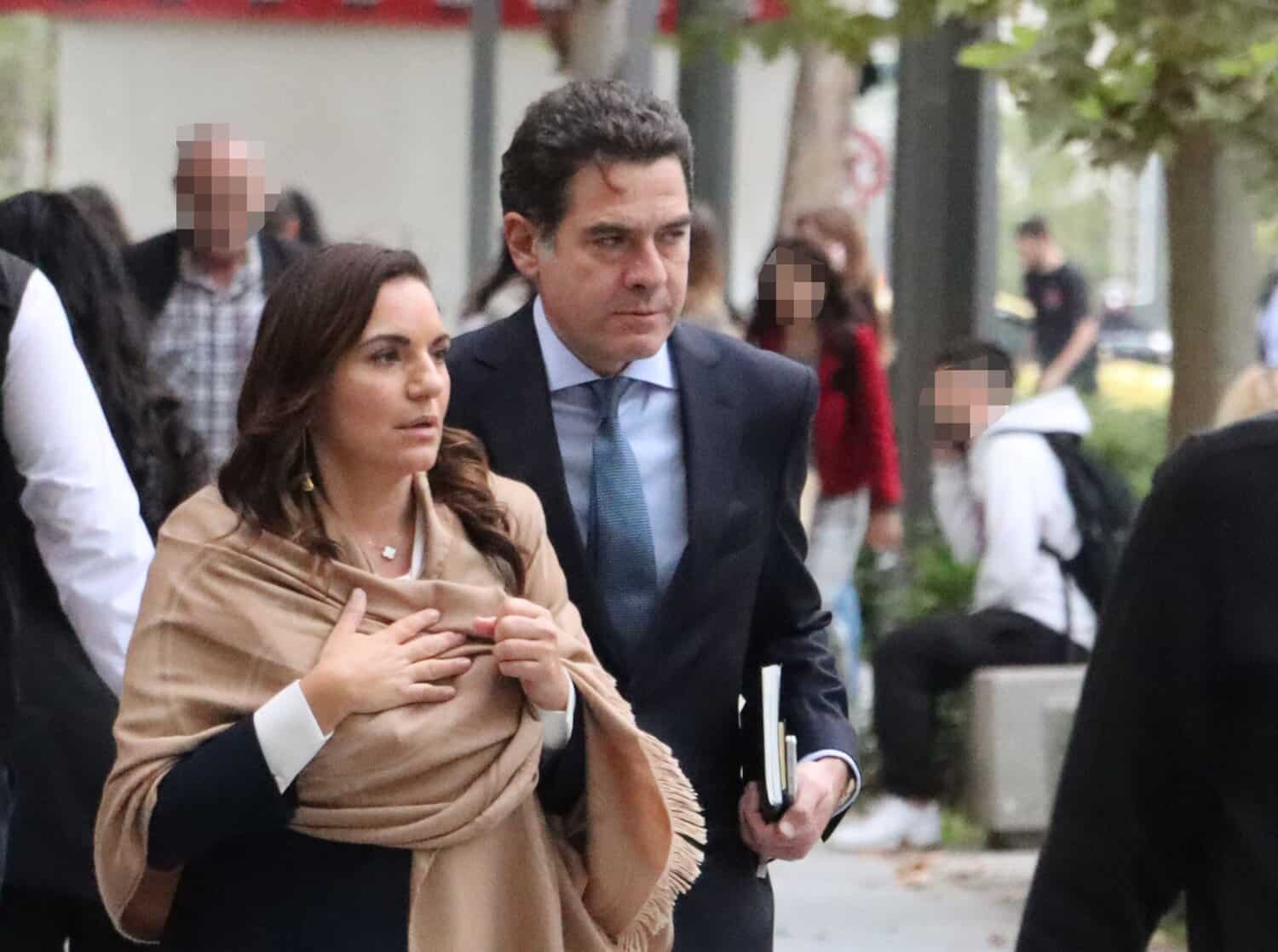 Όλγα Κεφαλογιάννη: Ποιος είναι ο άντρας–σκιά δίπλα της; (Φωτογραφίες)