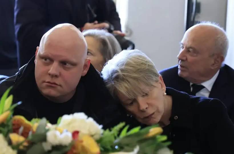 Έλενα Ακρίτα: Σπάραξε στην κηδεία της μητέρας της – Το τελευταίο αντίο στην ασυμβίβαστη Σύλβα