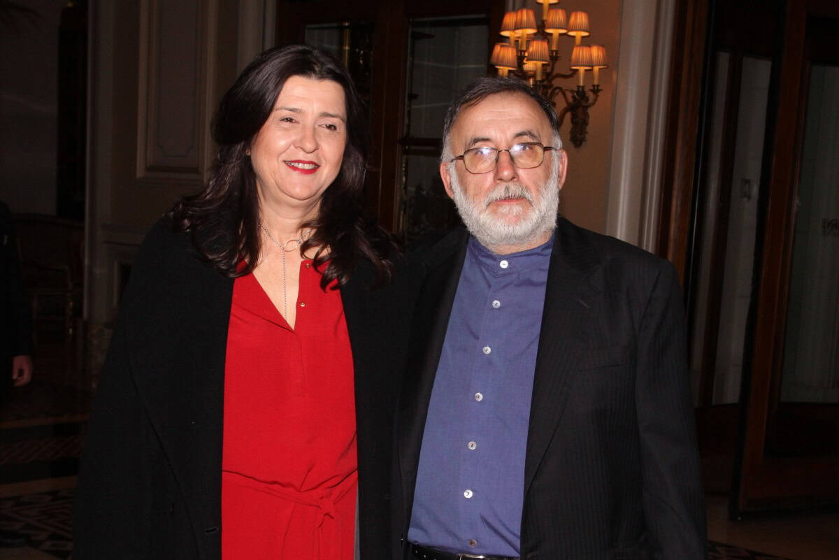 Η χήρα Μικρούτσικου λύνει τη σιωπή της: Η διάγνωσή του καρκίνου, οι στιγμές στο νοσοκομείο και ο σύντομος χωρισμός