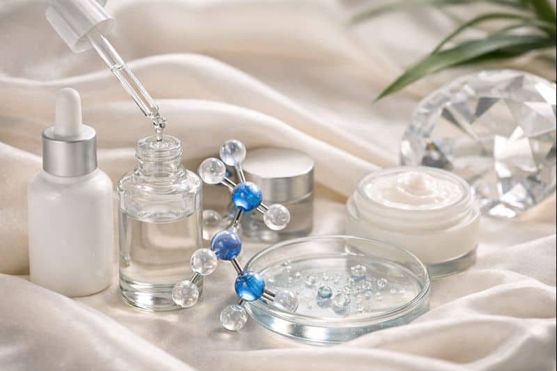 Πεπτίδια: Το συστατικό που «δουλεύει» αθόρυβα για την επιδερμίδα του προσώπου