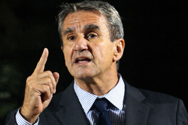 Ανδρέας Λοβέρδος: «Είναι ένας αγώνας να μεγαλώνεις ένα παιδί» – «Δεν θέλω να μιλάω γι’ αυτά γιατί έχουν τη δική τους πορεία»