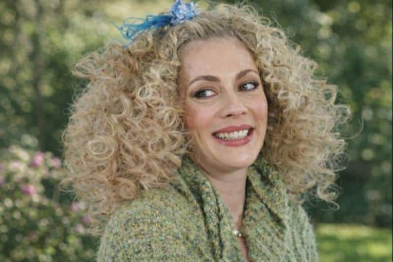 Σμαράγδα Καρύδη: «Την περούκα της Ντάλιας την κράτησα 20 χρόνια και τώρα ξαναμπήκε στο κουτί – Δεν ξέρω αν και πότε θα ξαναβγεί»